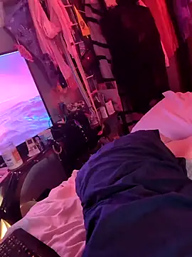 gurlnips online show from 02/08/25, 09:15