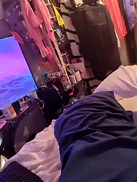 gurlnips online show from 02/09/25, 12:17