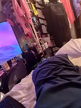 gurlnips online show from 02/09/25, 03:22