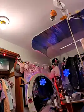 gurlnips online show from 02/09/25, 09:47