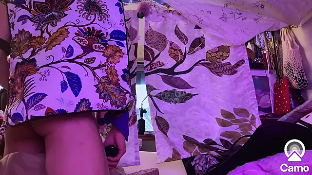 gurlnips online show from 02/12/25, 01:30