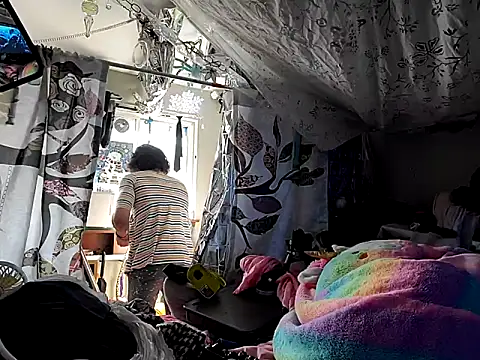 gurlnips online show from 02/28/25, 08:28