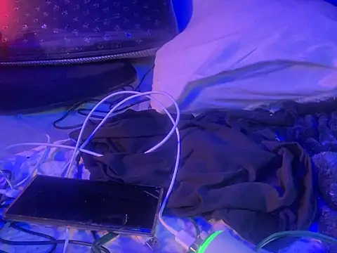 gurlnips online show from 09/13/25, 03:01