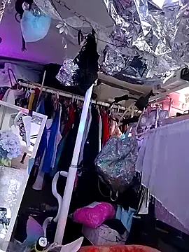 gurlnips online show from 09/27/25, 10:59