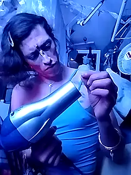 gurlnips online show from 12/17/25, 11:49