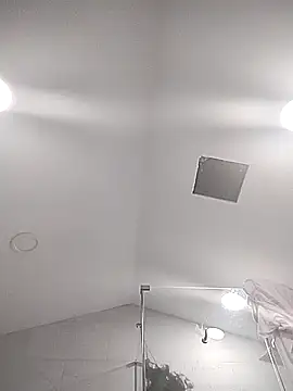 gurlnips online show from 12/22/25, 08:33