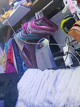 gurlnips online show from 01/10/26, 01:24