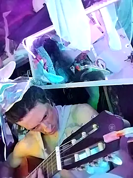 gurlnips online show from 04/12/26, 11:04