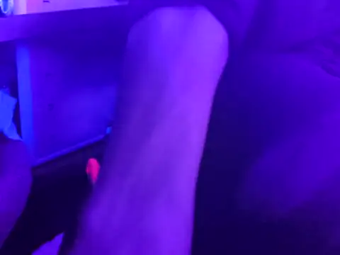 gurlnips online show from 04/17/26, 09:45