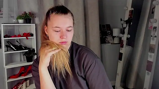 Rebecca Kelly online show from 10/04/25, 02:09