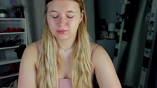 Rebecca Kelly online show from 10/08/25, 01:58