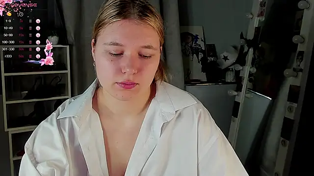 Rebecca Kelly online show from 12/23/25, 02:31