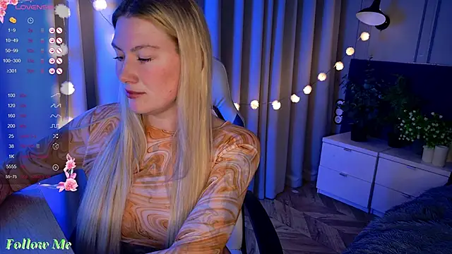 Snapshot of Liv_Fay chatting on 02/12/25, 04:44 Liv Fay online show from 02/12/25, 04:44