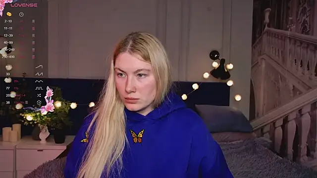 Snapshot of Liv_Fay chatting on 03/01/25, 02:44 Liv Fay online show from 03/01/25, 02:44