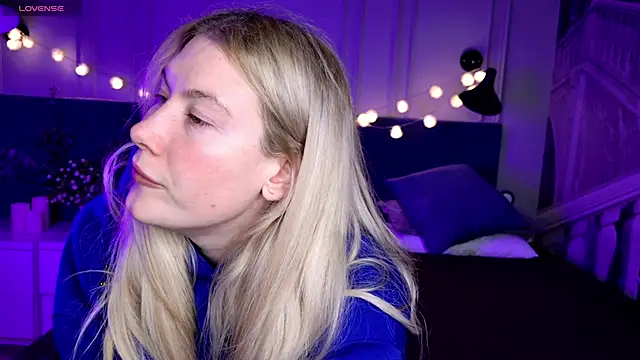 Snapshot of Liv_Fay chatting on 03/02/25, 07:45 Liv Fay online show from 03/02/25, 07:45