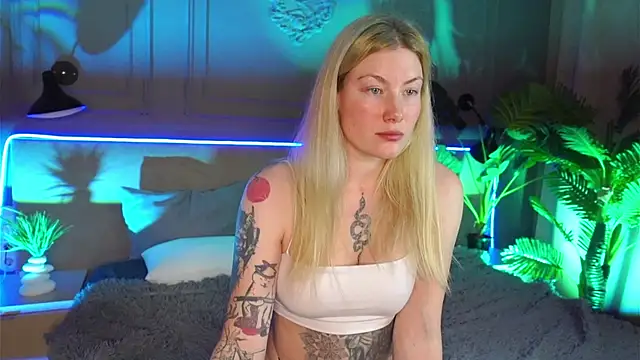 Snapshot of Liv_Fay chatting on 03/14/25, 08:38 Liv Fay online show from 03/14/25, 08:38