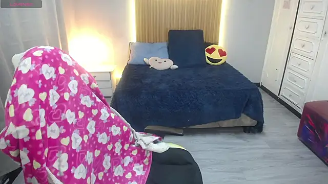 Snapshot of sailor_moon07 chatting on 06/21/26, 05:54 sailor moon07 online show from 06/21/26, 05:54