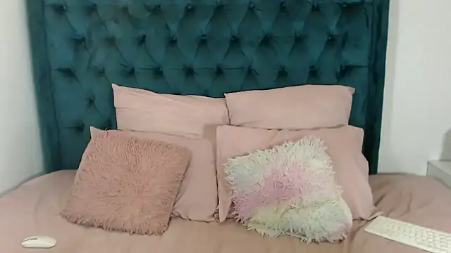 1Blackertheberry1 online show from 12/13/24, 02:21