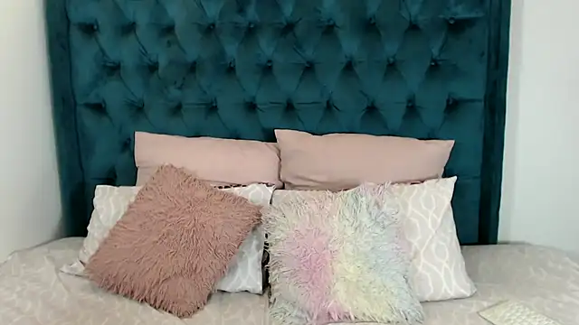 1Blackertheberry1 online show from 01/25/25, 10:28