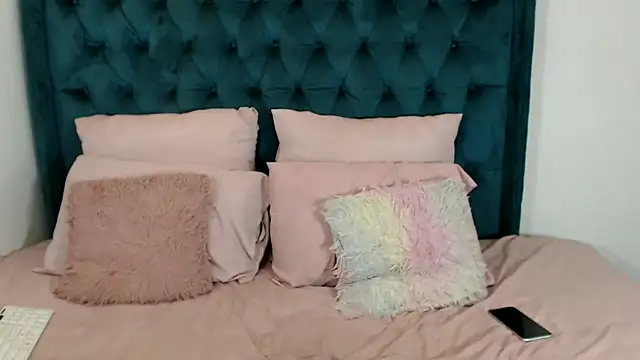 1Blackertheberry1 online show from 02/01/25, 05:49