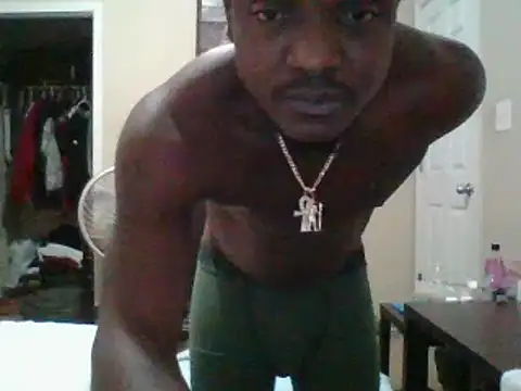 Snapshot of Hugedick0071 chatting on 12/15/24, 01:00 Hugedick0071 online show from 12/15/24, 01:00