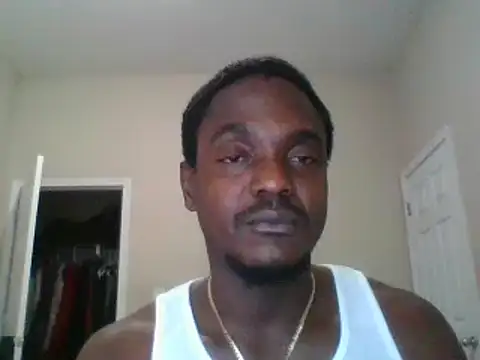 Snapshot of Hugedick0071 chatting on 12/20/24, 04:25 Hugedick0071 online show from 12/20/24, 04:25