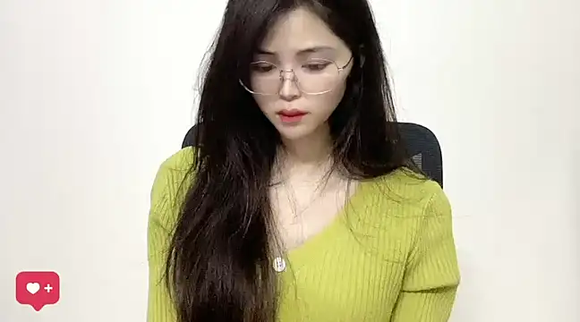 Snapshot of ---MIA--- chatting on 02/03/25, 12:36 ---MIA--- online show from 02/03/25, 12:36