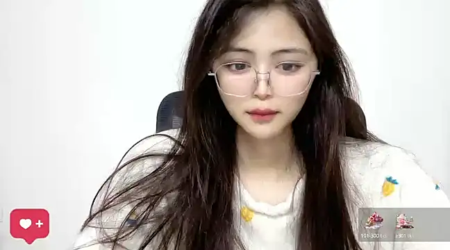 Snapshot of ---MIA--- chatting on 02/04/25, 05:53 ---MIA--- online show from 02/04/25, 05:53