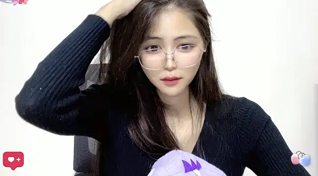 Snapshot of ---MIA--- chatting on 02/05/25, 03:42 ---MIA--- online show from 02/05/25, 03:42