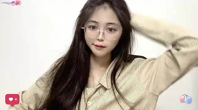 Snapshot of ---MIA--- chatting on 02/06/25, 12:26 ---MIA--- online show from 02/06/25, 12:26