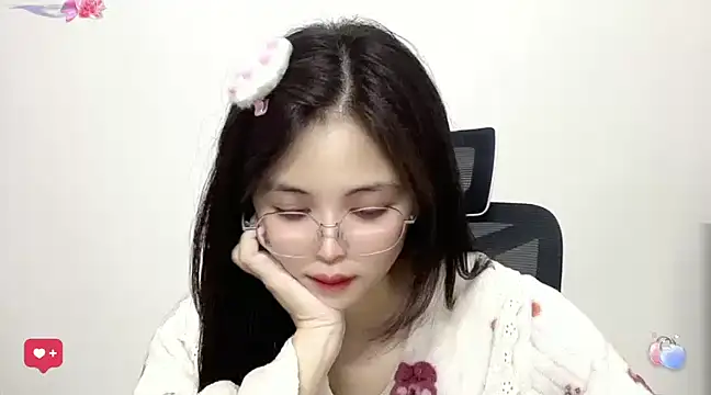 Snapshot of ---MIA--- chatting on 02/12/25, 12:55 ---MIA--- online show from 02/12/25, 12:55