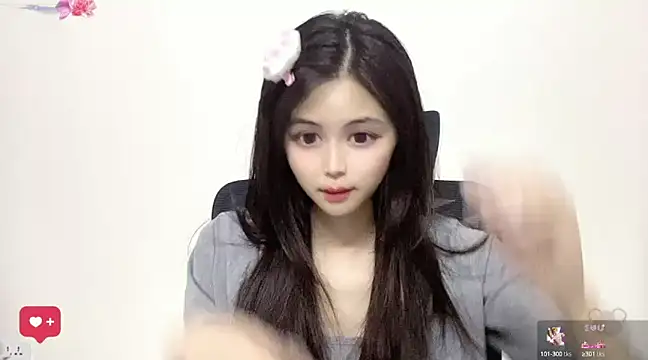 Snapshot of ---MIA--- chatting on 02/13/25, 01:05 ---MIA--- online show from 02/13/25, 01:05