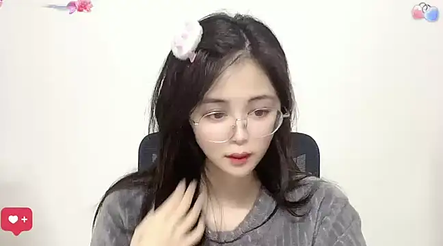 Snapshot of ---MIA--- chatting on 02/26/25, 12:47 ---MIA--- online show from 02/26/25, 12:47