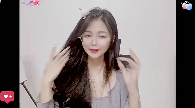 Snapshot of ---MIA--- chatting on 03/05/25, 04:24 ---MIA--- online show from 03/05/25, 04:24