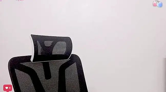 Snapshot of ---MIA--- chatting on 03/07/25, 01:51 ---MIA--- online show from 03/07/25, 01:51