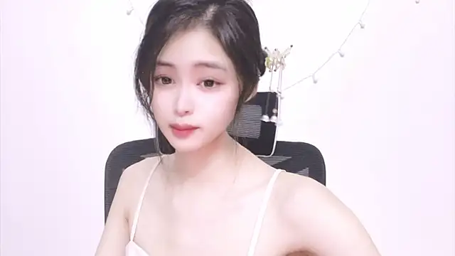 Snapshot of ---MIA--- chatting on 09/30/25, 02:11 ---MIA--- online show from 09/30/25, 02:11