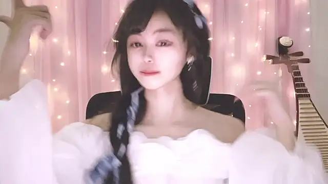 Snapshot of ---MIA--- chatting on 10/17/25, 02:08 ---MIA--- online show from 10/17/25, 02:08