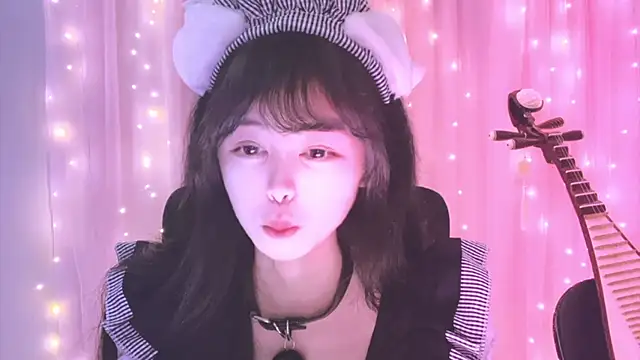 Snapshot of ---MIA--- chatting on 10/19/25, 02:07 ---MIA--- online show from 10/19/25, 02:07