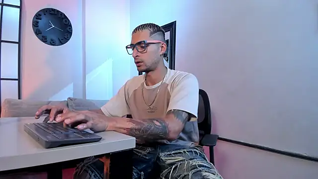 DrakeNeumann online show from 04/20/26, 03:42