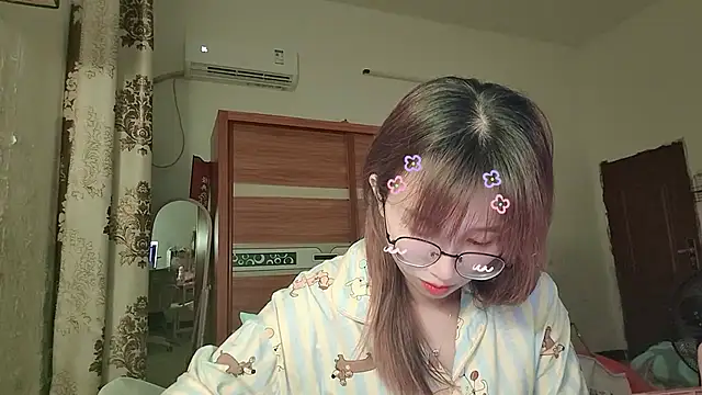 Snapshot of Lili_666 chatting on 05/24/26, 03:50 Lili 666 online show from 05/24/26, 03:50