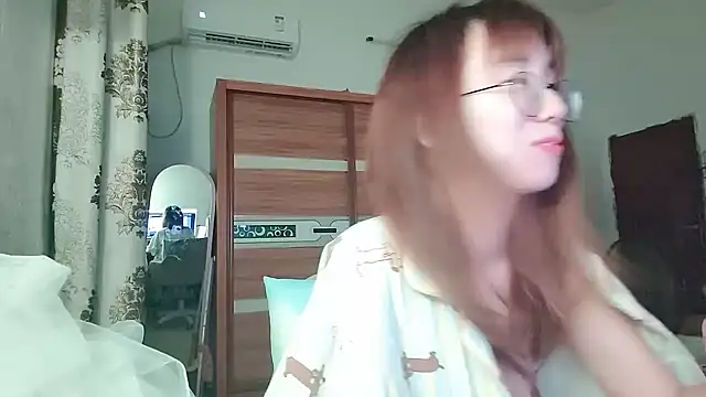Snapshot of Lili_666 chatting on 05/28/26, 05:10 Lili 666 online show from 05/28/26, 05:10
