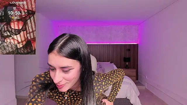 karlaa james online show from 12/03/25, 11:08