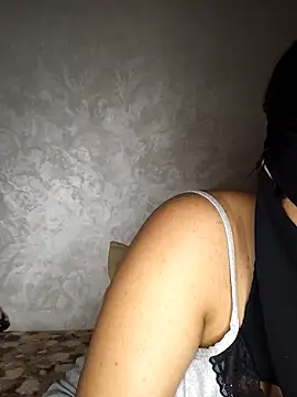 Snapshot of Narimane_maroc chatting on 10/13/25, 02:44 Narimane maroc online show from 10/13/25, 02:44