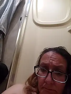 Snapshot of ILUV2TUCHMYKITTY chatting on 10/20/25, 02:39 ILUV2TUCHMYKITTY online show from 10/20/25, 02:39