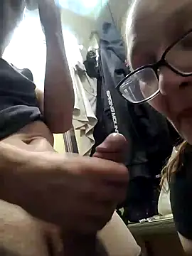 ILUV2TUCHMYKITTY online show from 11/30/25, 02:54