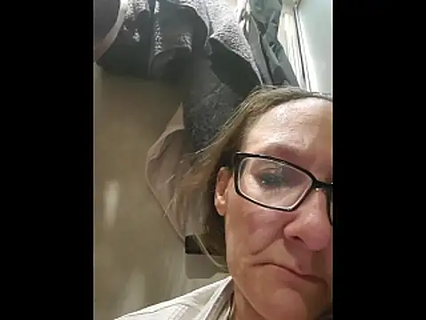 ILUV2TUCHMYKITTY online show from 03/15/26, 09:59