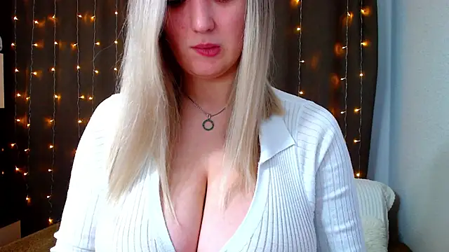 Snapshot of JessRosen chatting on 01/19/25, 04:22 JessRosen online show from 01/19/25, 04:22