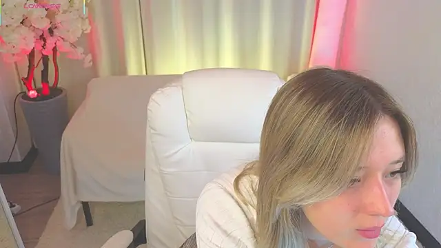 Snapshot of JessRosen chatting on 10/14/25, 03:29 JessRosen online show from 10/14/25, 03:29