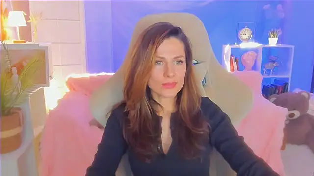 Snapshot of April_o_Nill chatting on 02/24/25, 01:53 April o Nill online show from 02/24/25, 01:53