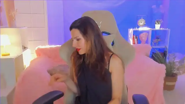 Snapshot of April_o_Nill chatting on 02/25/25, 04:10 April o Nill online show from 02/25/25, 04:10